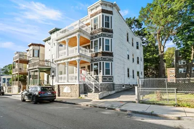 33 Hollander St 1