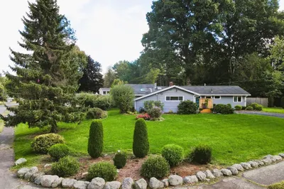 83 Karen Rd 1