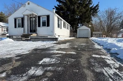70 Moody St 1