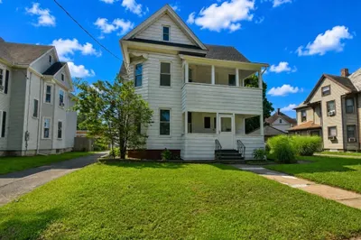 30 Laurel St 1