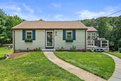 279 N Main St 1
