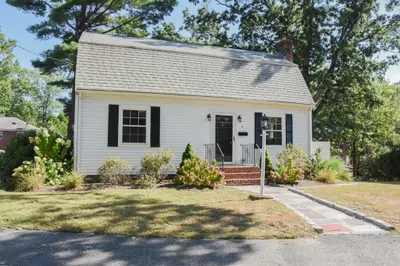 46 Brook Farm Rd