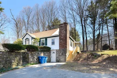 40 Warren Rd 1