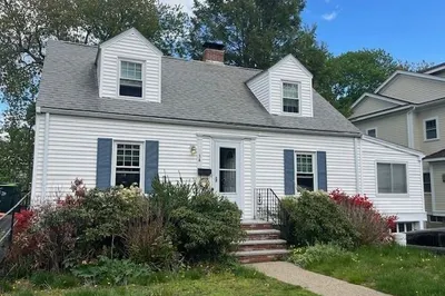54 Hawthorn Ave