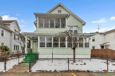 130-132 Mooreland St