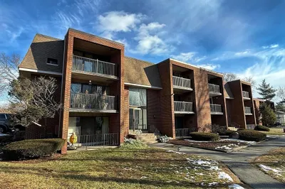 269 Lake St #3 1