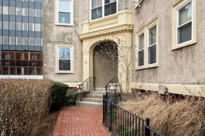 22 Centre St #8