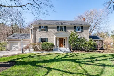 25 Edgewater Drive