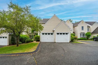 11 CAstlegAte Dr #A