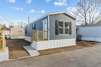 548 Kenyon Ave #25