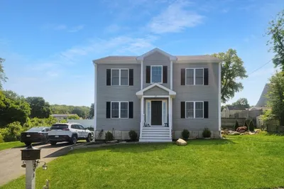 391 Gibbs St 1