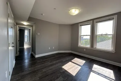 34 Crescent St #3