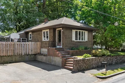 15 Quannapowitt Ave 1