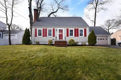 61 Plymouth Ave