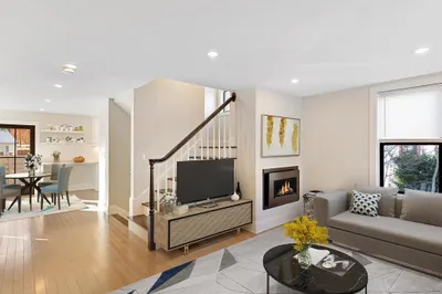123 Alexander Ave #123 1