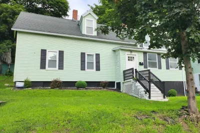 42 Mendon St 1