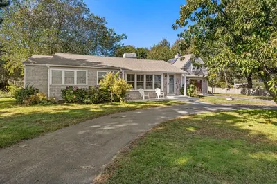 17 Musquashicut Ave