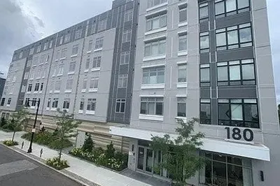 180 Telford St #213 1