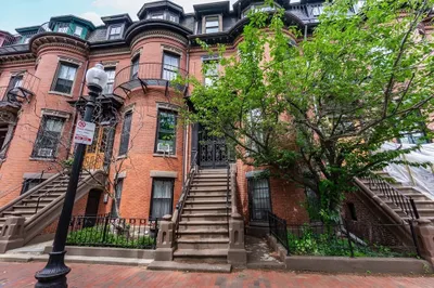 209 W Newton Street #1