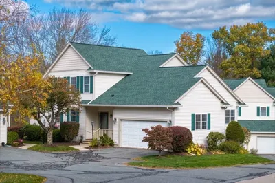 56 Village Cir #56