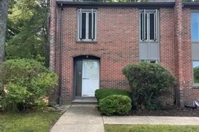10 Eaton Ct #10
