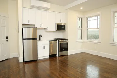 261 W Newton St #4