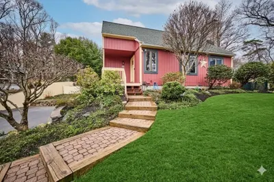 44 Carriage House Path 1