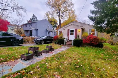 24 Grapevine Avenue
