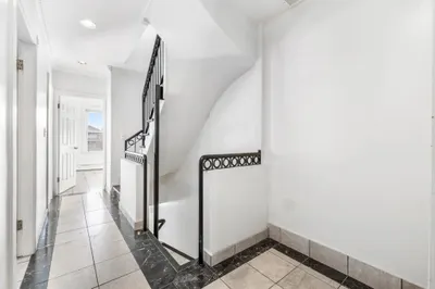 571 Somerville Avenue #1A 1