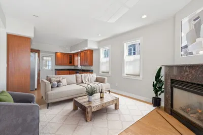 170 W 3rd St #1