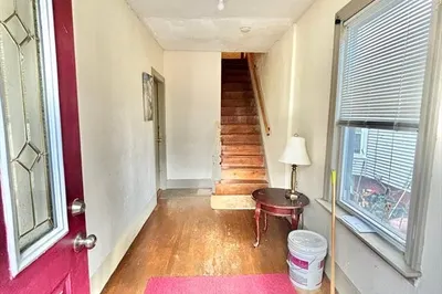 569 Main St #2