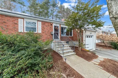 65 Augustus Rd 1