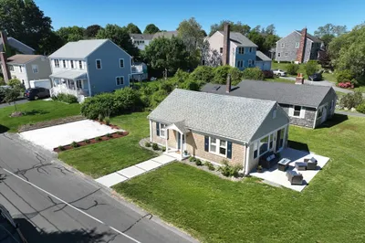 2-a Bodfish Ave