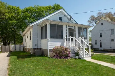 16 Elinor Road