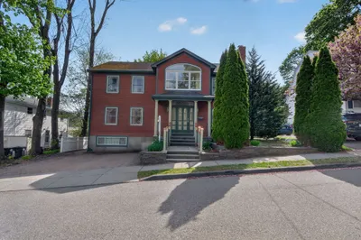 8 Hawthorne St 1