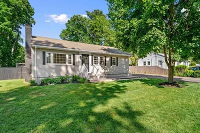 8 Fairbrook Rd