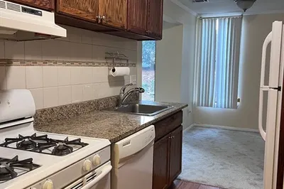32 Shrewsbury Green #D