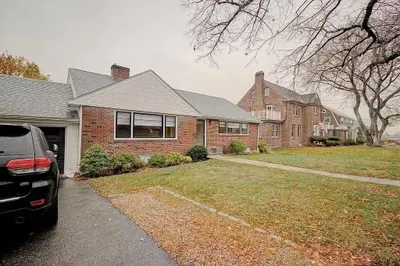 282 Common Street 1