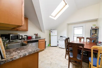 10 Trowbridge St #3