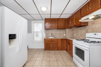 18 Chestnut St #1