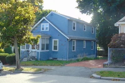 152 Holbrook Rd 1