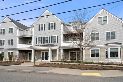 77 Court Street #302
