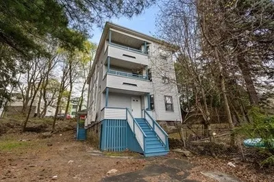 137-a Eastern Ave #3 1