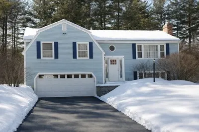 11 Maplewood Dr
