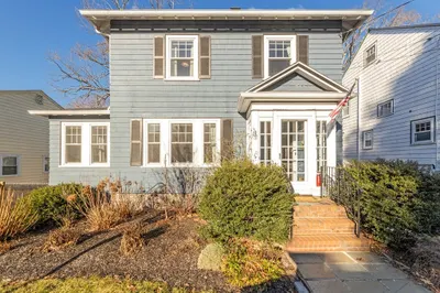 12 Robin St