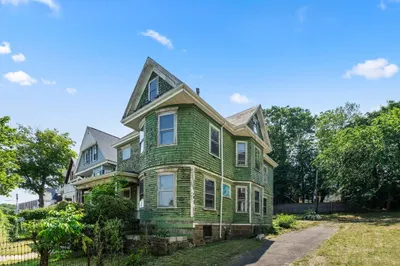 367 Columbia Rd 1