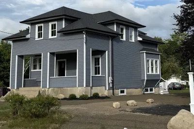 32 Thicket St 1