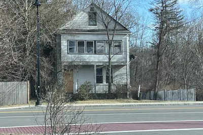 62 Pond St 1
