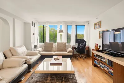 250 Hammond Pond Parkway #609S 1
