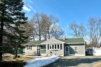 14 Melinda Ln